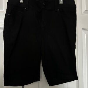 Torrid Woman Black Shorts size 18